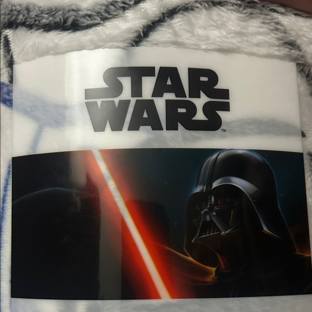Star Wars Big Plush Throw in White and Black - Picture 3 of 4